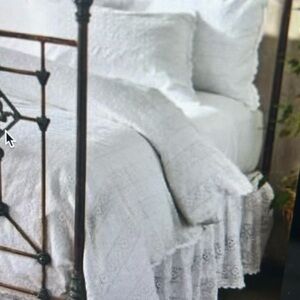 NWT Sundance Irena White king size all-over eyelet duvet